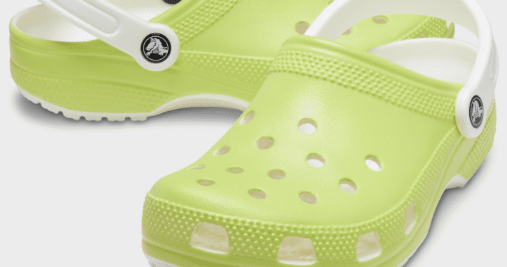 Helemaal hip met glow in the dark crocs